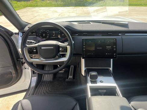 New 2026 Land Rover Range Rover Long Wheelbase SE AWD/4WD image 13