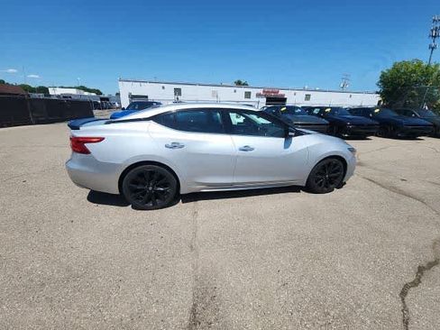 Used 2017 Nissan Maxima SR w/ Midnight Edition FWD image 12
