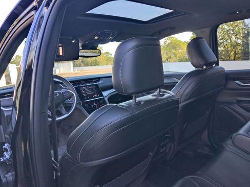 Used 2024 Jeep Grand Cherokee Altitude image 23