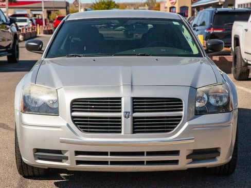 Used 2005 Dodge Magnum SE image 3