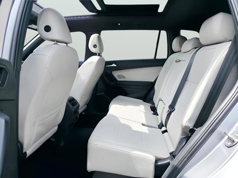 Used 2020 Volkswagen Tiguan SE R-Line image 13