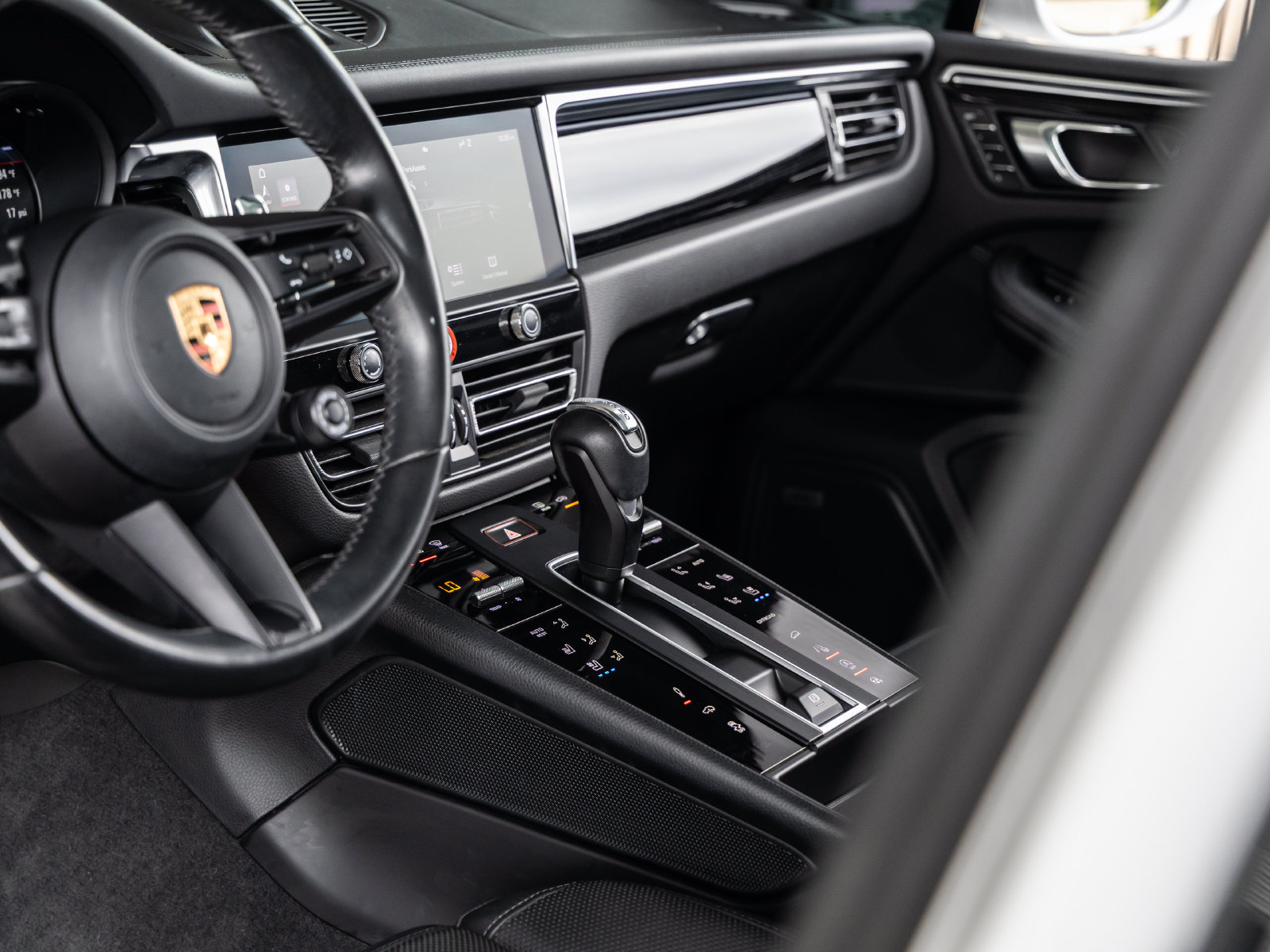 Used 2022 Porsche Macan S AWD/4WD image 23