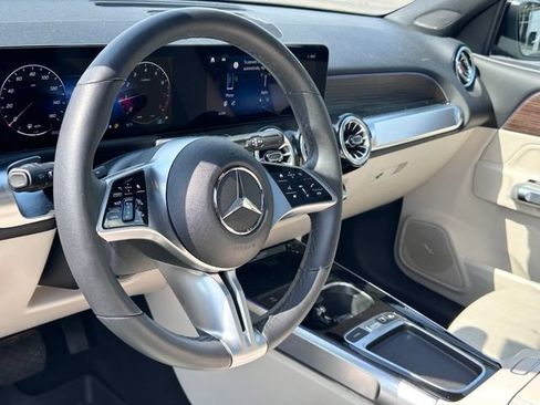 Used 2026 Mercedes-Benz GLB 250 4MATIC image 18
