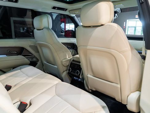 Used 2025 Land Rover Range Rover SE AWD/4WD image 37