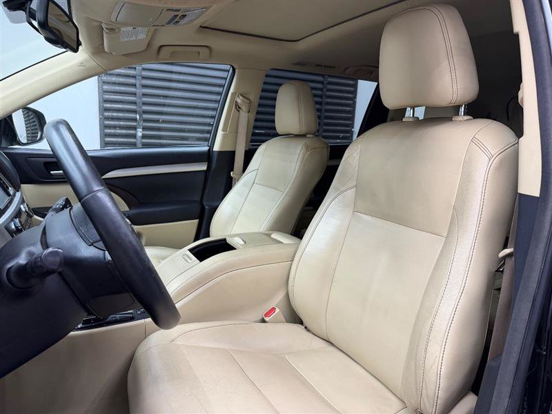 Used 2014 Toyota Highlander XLE AWD/4WD image 9