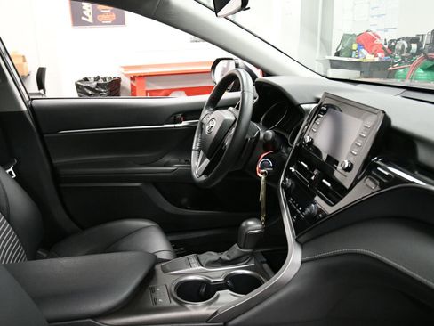 Used 2024 Toyota Camry SE w/ Cold Weather Package FWD image 28