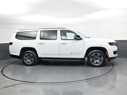 Used 2024 Jeep Wagoneer L Series II w/ Flexible Seating Group image 3