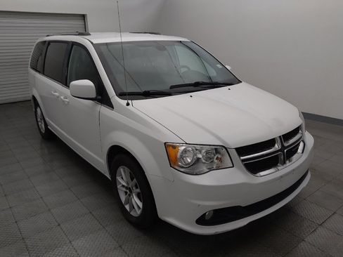 Used 2020 Dodge Grand Caravan SXT FWD image 13