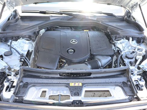 Used 2024 Mercedes-Benz GLC 300 4MATIC image 29