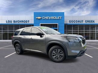 Used 2024 Nissan Pathfinder S FWD video 1