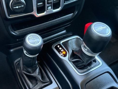 Used 2020 Jeep Gladiator Sport w/ Quick Order Package 24S AWD/4WD image 38