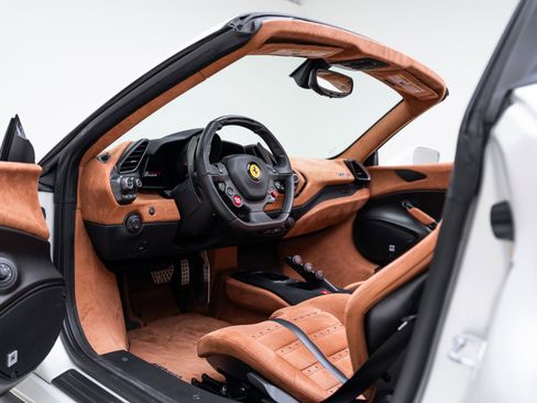 Used 2020 Ferrari 488 Pista Spider image 2