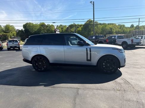 Used 2025 Land Rover Range Rover SE AWD/4WD image 4