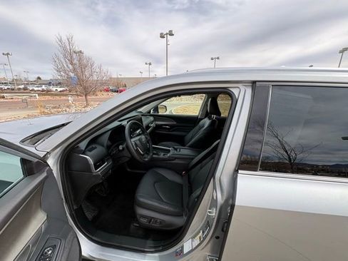 Used 2025 Toyota Grand Highlander AWD image 13