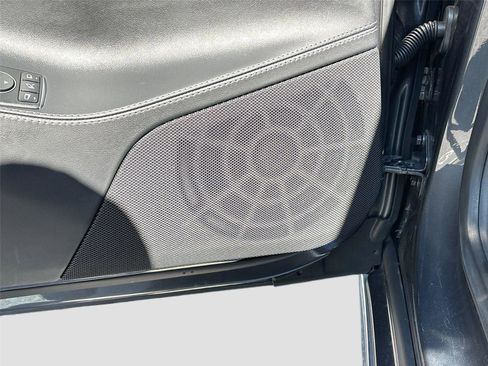 Used 2020 Tesla Model S Long Range Plus image 19