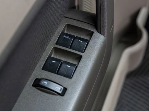 Used 2010 Ford Focus SE image 10