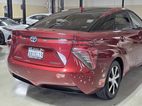 Used 2017 Toyota Mirai image 11