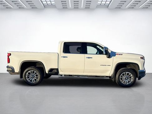 Used 2025 Chevrolet Silverado 2500 LTZ w/ LTZ Premium Package AWD/4WD image 3
