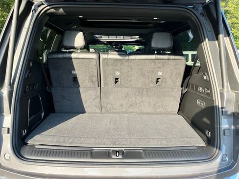 Used 2023 Jeep Wagoneer Series III w/ Premium Group I image 9