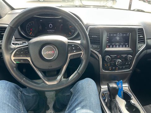 Used 2018 Jeep Grand Cherokee Laredo image 17