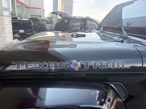 Used 2022 Jeep Gladiator Sport AWD/4WD image 5