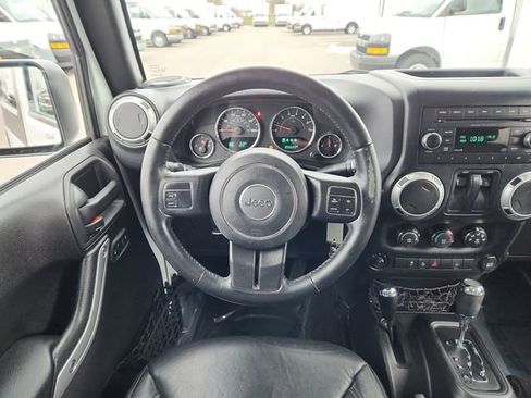 Used 2015 Jeep Wrangler Sahara image 21