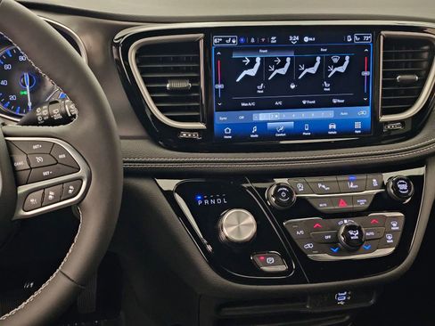 New 2026 Chrysler Pacifica Select image 20