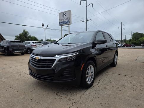 Used 2023 Chevrolet Equinox LS w/ LS Convenience Package FWD image 3