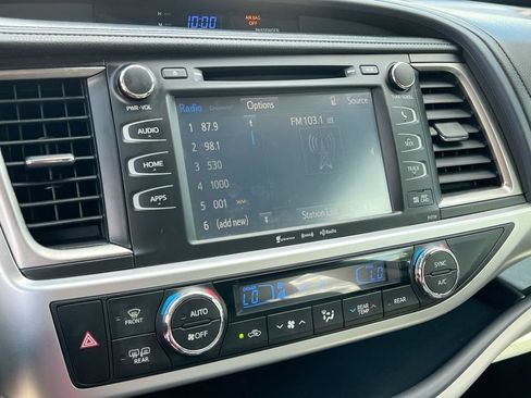 Used 2016 Toyota Highlander XLE FWD image 14