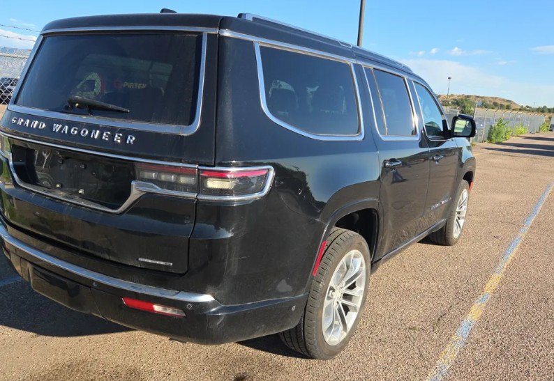 Used 2022 Jeep Grand Wagoneer Series II AWD/4WD image 3