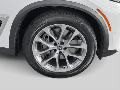 Certified 2025 BMW X5 xDrive50e w/ Premium Package image 7