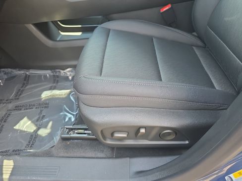 New 2026 Chevrolet Equinox LT w/ Convenience Package II image 12