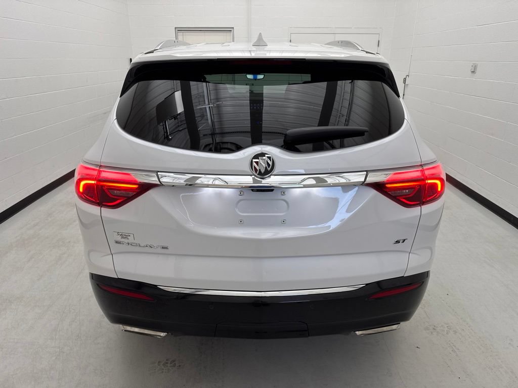 Used 2024 Buick Enclave Essence w/ Sport Touring Edition FWD image 5