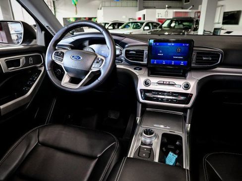 Used 2023 Ford Explorer XLT w/ Equipment Group 202A image 27