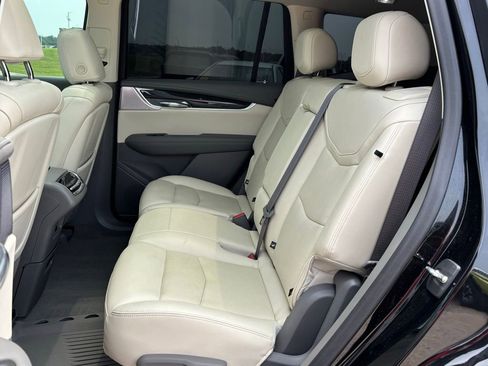 Used 2022 Cadillac XT6 Premium Luxury w/ Technology Package FWD image 8