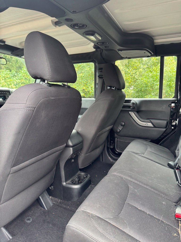 Used 2015 Jeep Wrangler Unlimited Sport w/ Connectivity Group AWD/4WD image 9