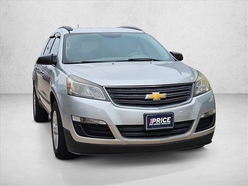 Used 2017 Chevrolet Traverse LS FWD image 3