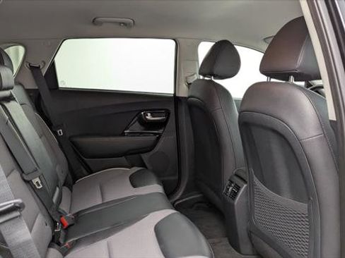 Used 2022 Kia Niro EX FWD image 18
