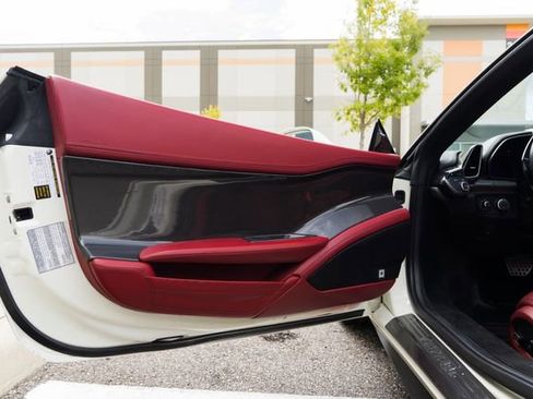 Used 2014 Ferrari 458 Spider image 21