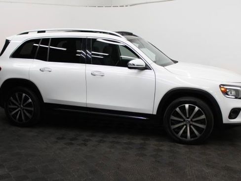 Used 2020 Mercedes-Benz GLB 250 4MATIC w/ Premium Package image 4