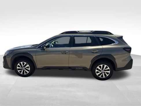 Certified 2025 Subaru Outback Premium AWD/4WD image 7