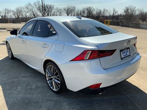 Used 2016 Lexus IS 200t image 4