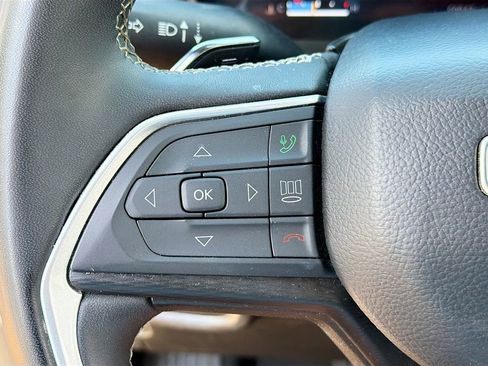 Used 2024 Jeep Grand Cherokee L Laredo RWD image 18