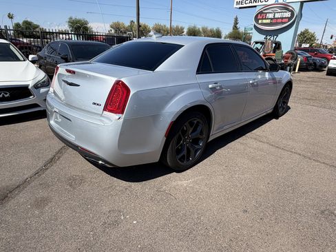 Used 2020 Chrysler 300 Touring w/ Sport Appearance Package RWD image 4