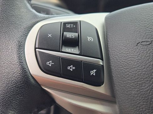 Used 2021 Ford Explorer XLT image 36