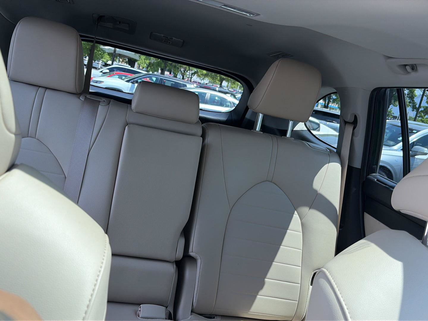 Used 2025 Toyota Highlander XLE AWD/4WD image 24