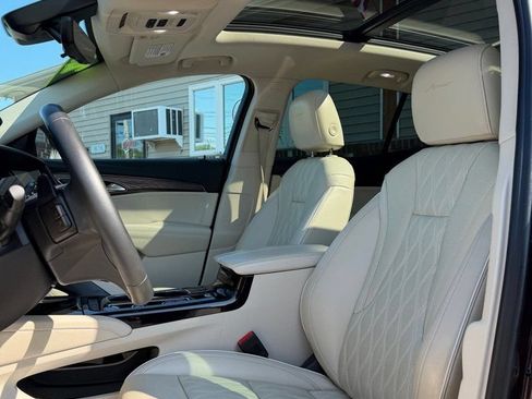 Used 2022 Buick Envision Avenir w/ Technology Package II AWD/4WD image 9