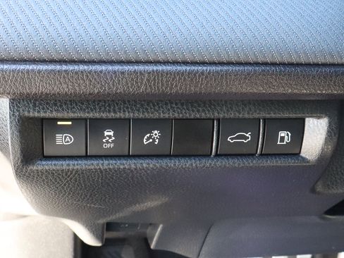 Used 2025 Toyota Camry SE image 15