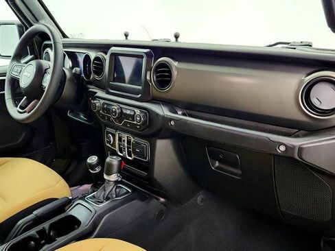 Used 2023 Jeep Gladiator Sport AWD/4WD image 25