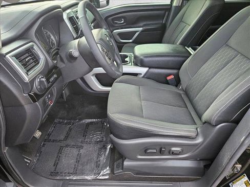 Used 2018 Nissan Titan SV w/ SV Convenience Package image 14